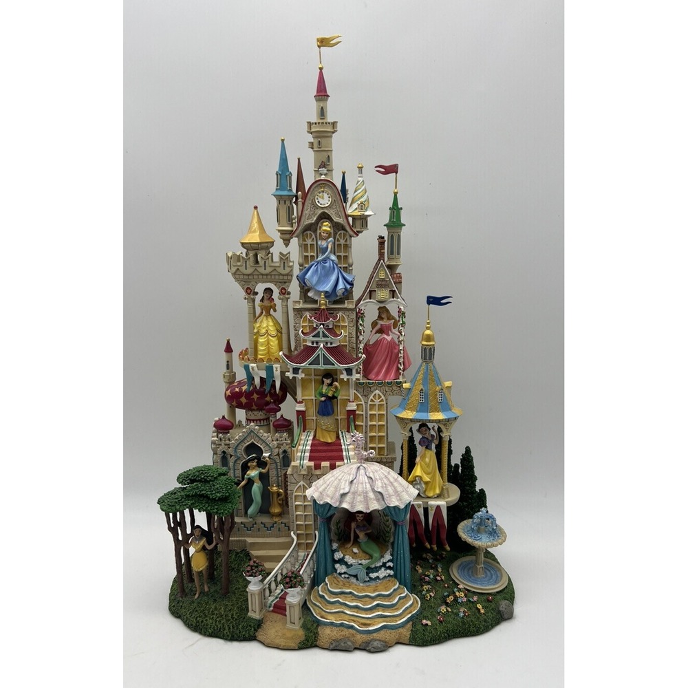 Very RARE Danbury Mint Enchanted Disney Princesses Castle 13.75" x 9"x 4"